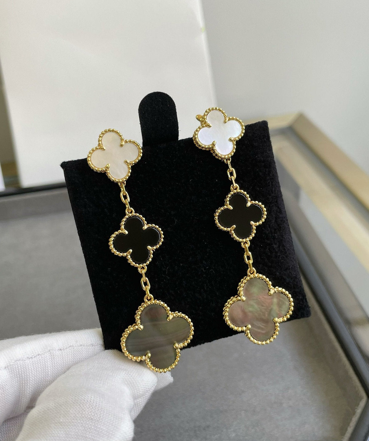 [Limara]CLOVER 3 MOTIF MOP ONYX DARK MOP PINK GOLD EARRINGS