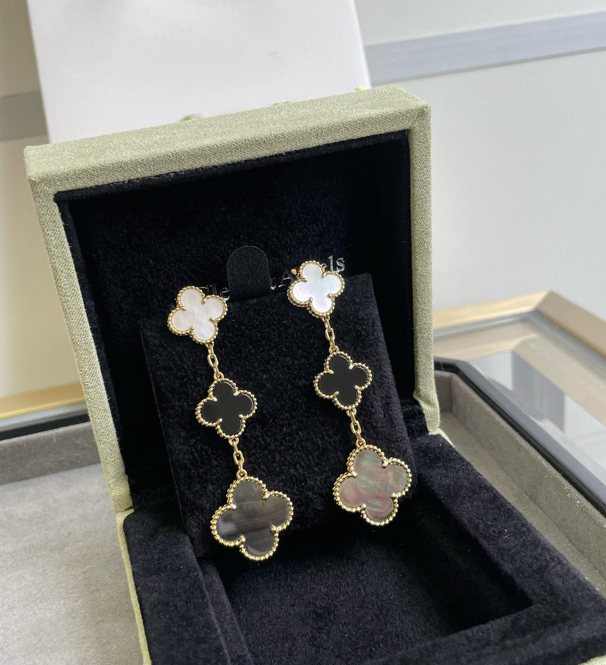 [Limara]CLOVER 3 MOTIF MOP ONYX DARK MOP PINK GOLD EARRINGS