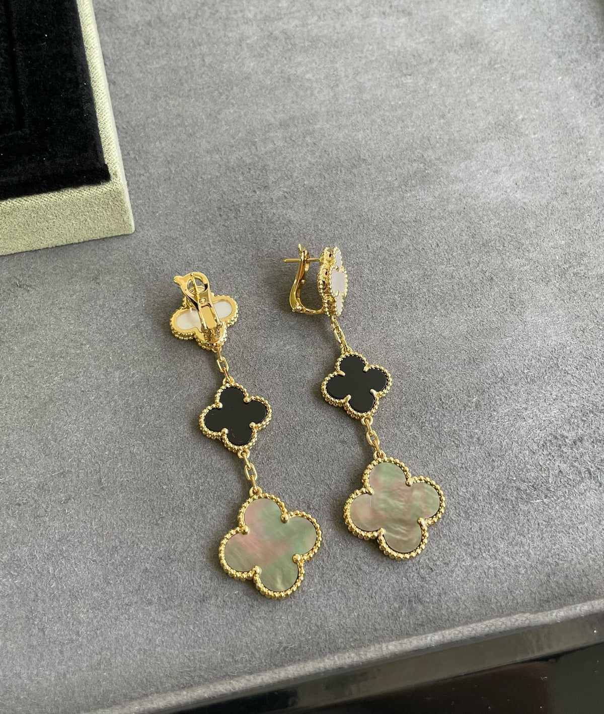 [Limara]CLOVER 3 MOTIF MOP ONYX DARK MOP PINK GOLD EARRINGS