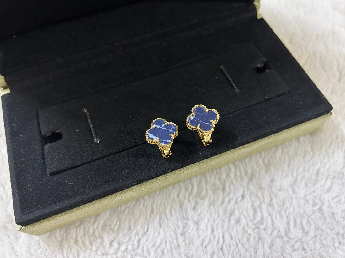 [Limara]CLOVER PIETERSITE MEDIUM STUD EARRINGS