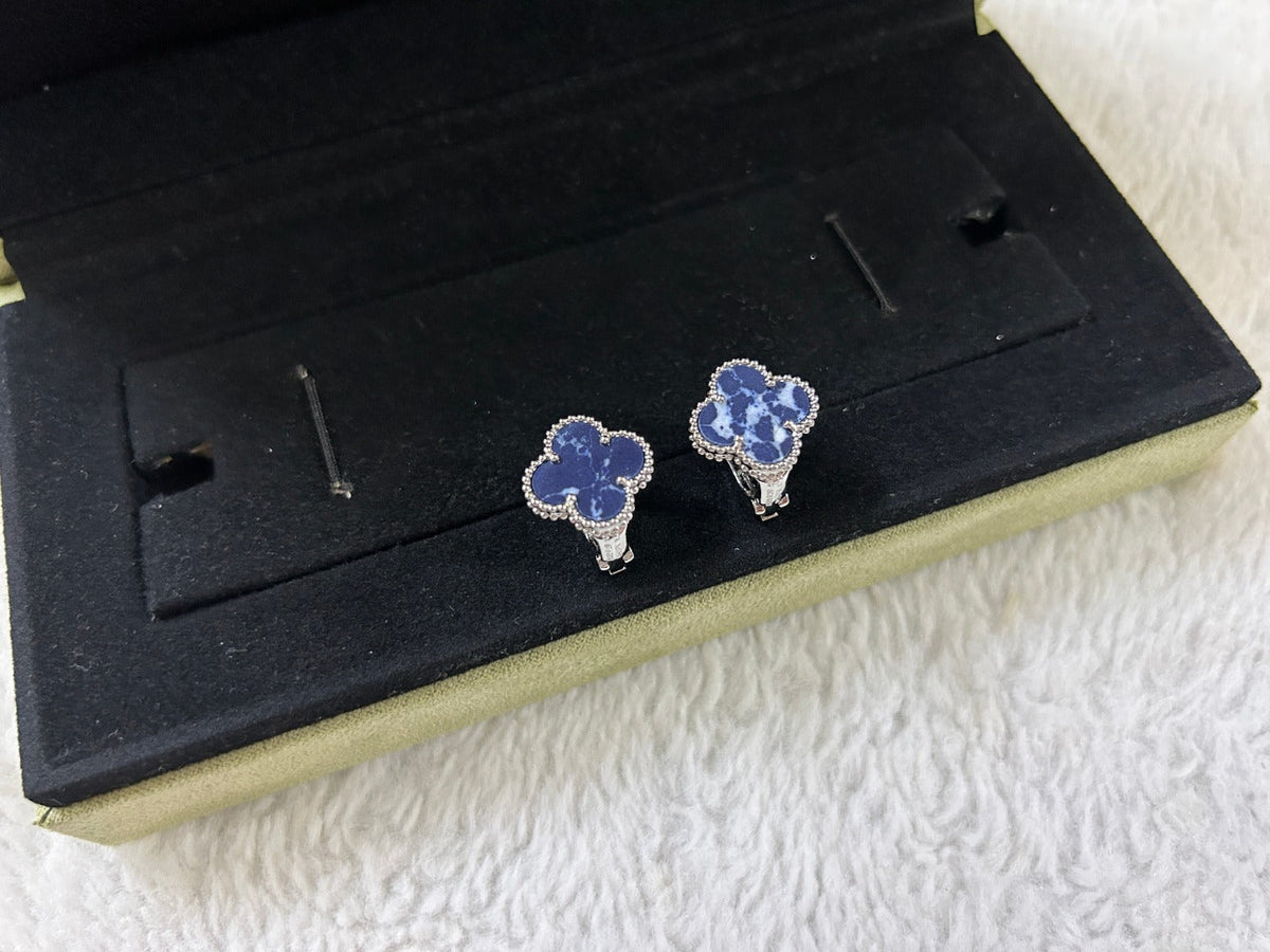 [Limara]CLOVER PIETERSITE MEDIUM STUD EARRINGS