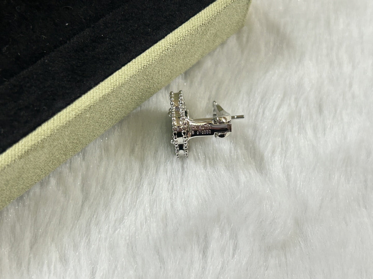 [Limara]CLOVER PIETERSITE MEDIUM STUD EARRINGS