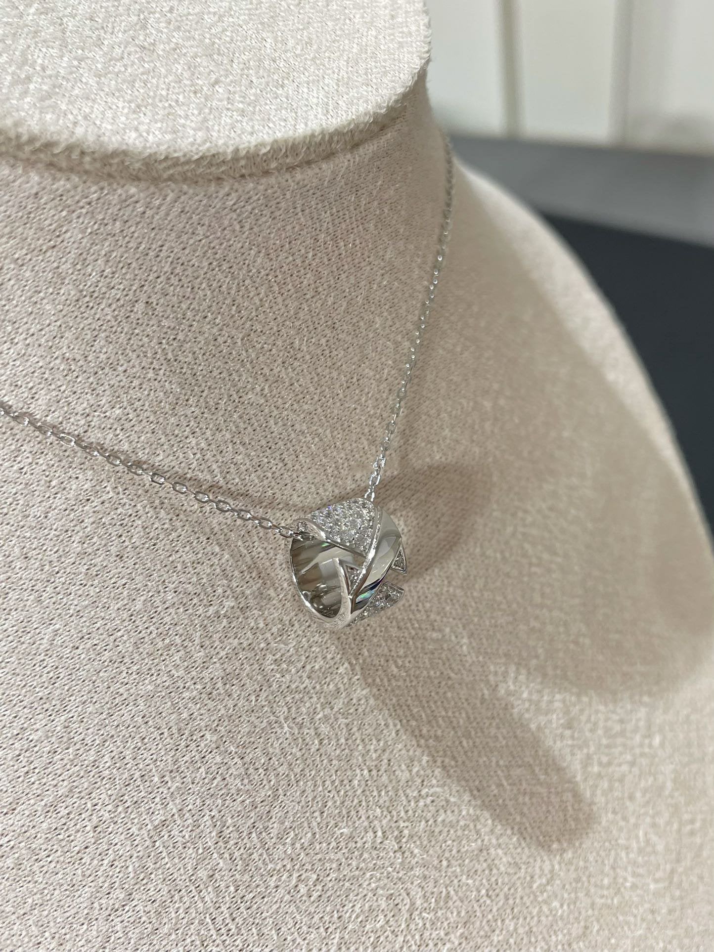 [Limara]LIENS EVIDENCE DIAMOND PAVED NECKLACE