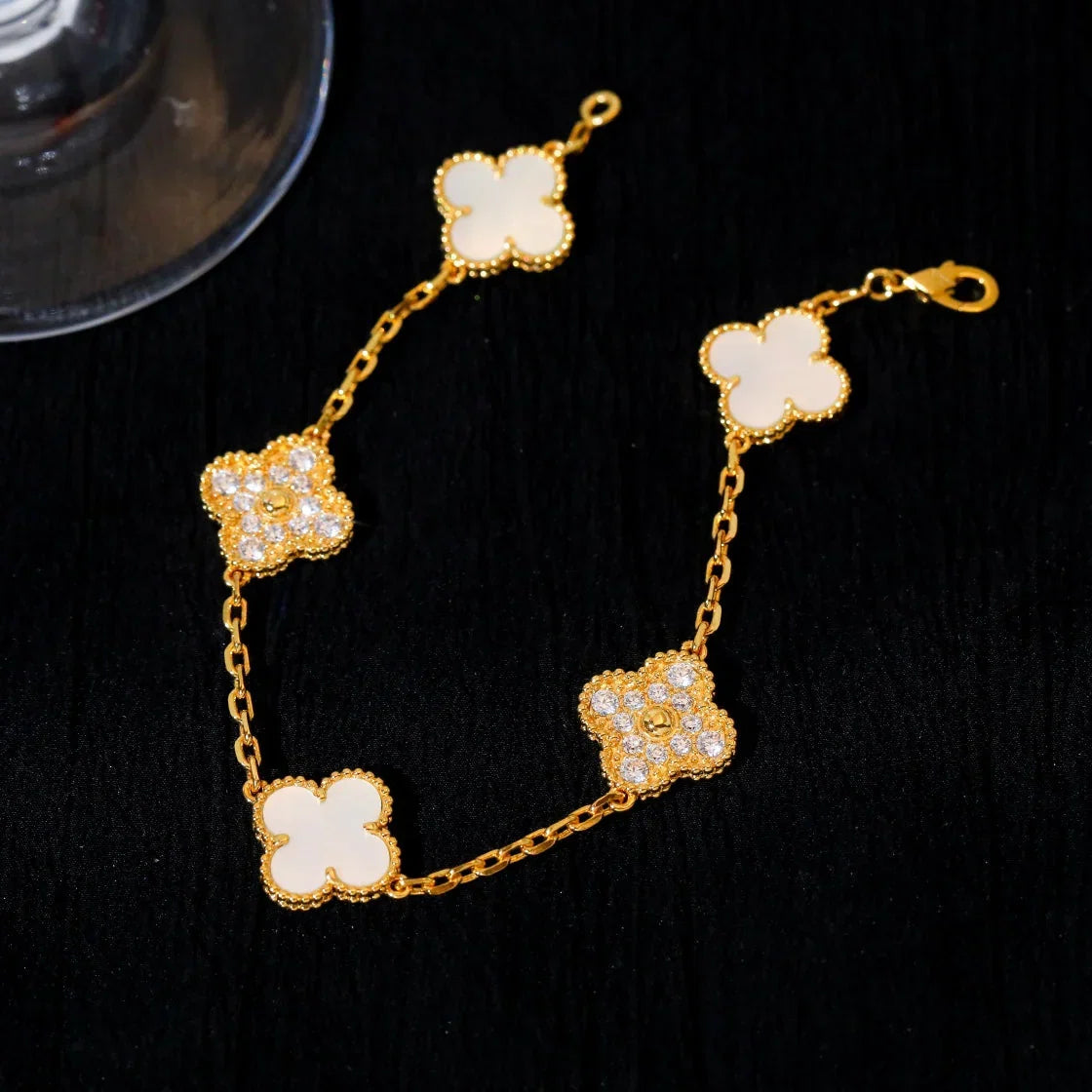 [Limara]LUCKY CLOVER 5-MOTIF BRACELET - WHITE MOTHER-OF-PEARL COLLECTION