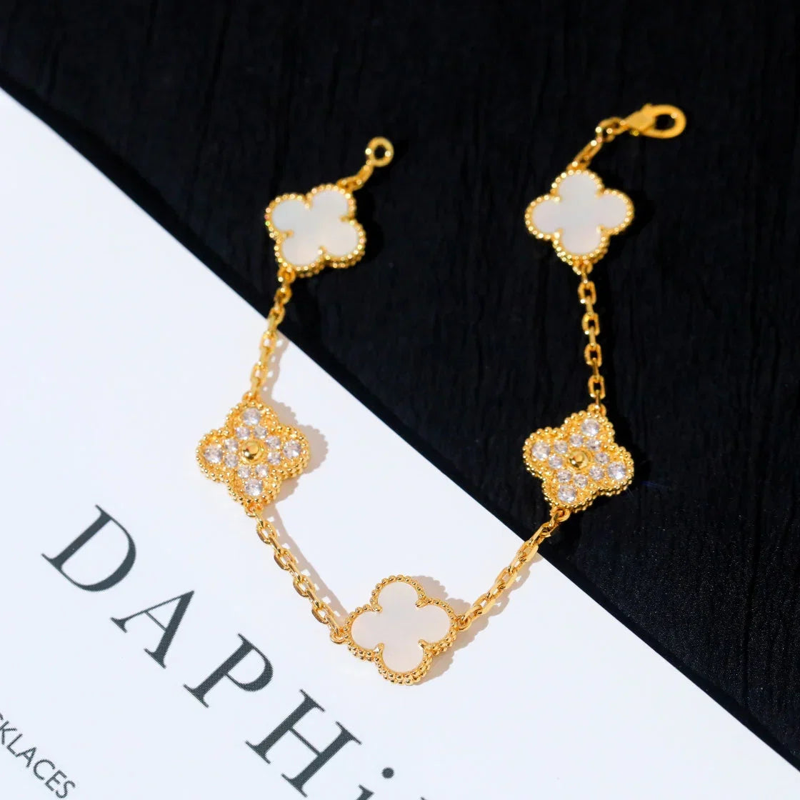 [Limara]LUCKY CLOVER 5-MOTIF BRACELET - WHITE MOTHER-OF-PEARL COLLECTION