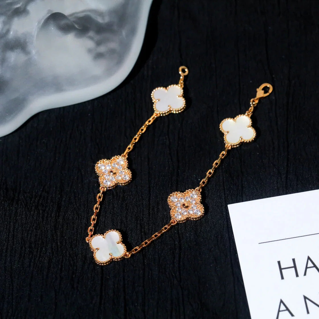 [Limara]LUCKY CLOVER 5-MOTIF BRACELET - WHITE MOTHER-OF-PEARL COLLECTION