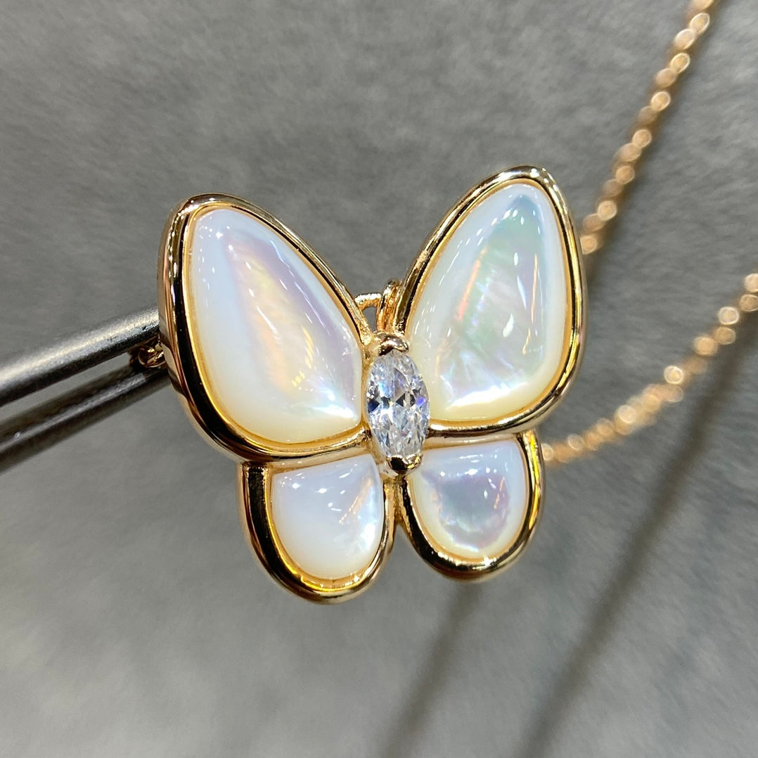 [Limara]BUTTERFLY MOP DIAMOND NECKLACE