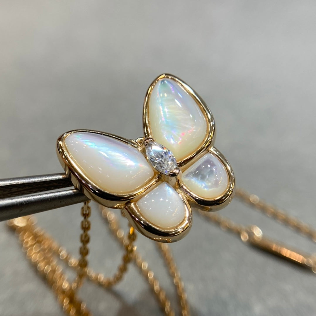 [Limara]BUTTERFLY MOP DIAMOND NECKLACE