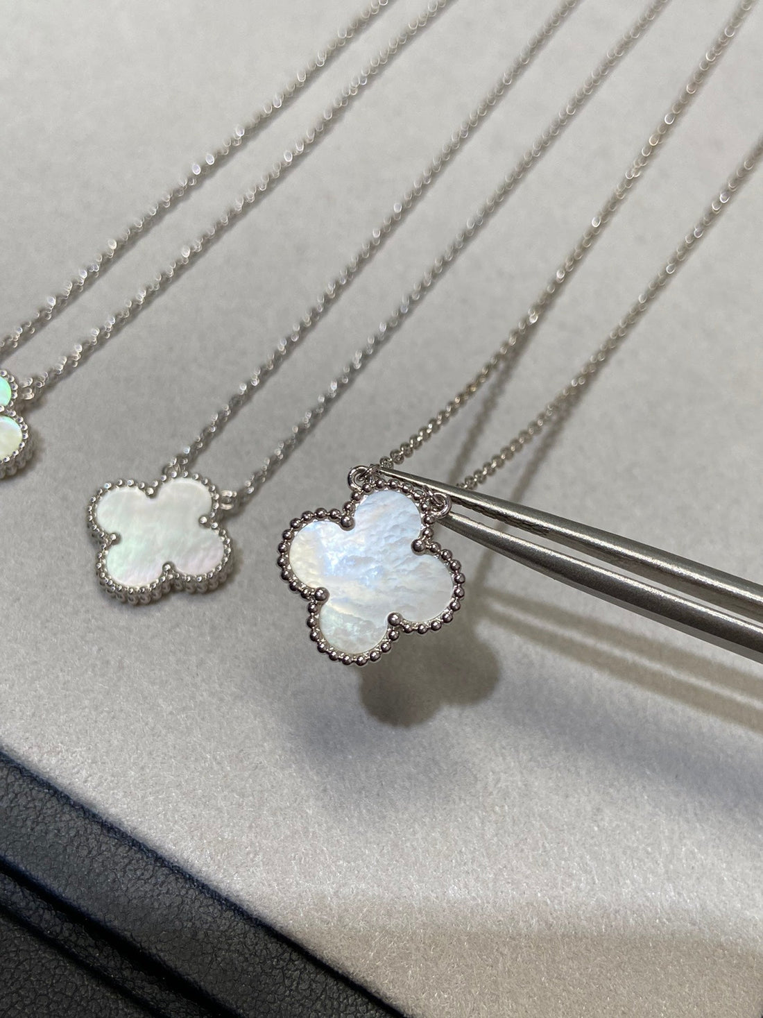 [Limara]CLOVER MEDIUM SILVER WHITE MOP NECKLACE
