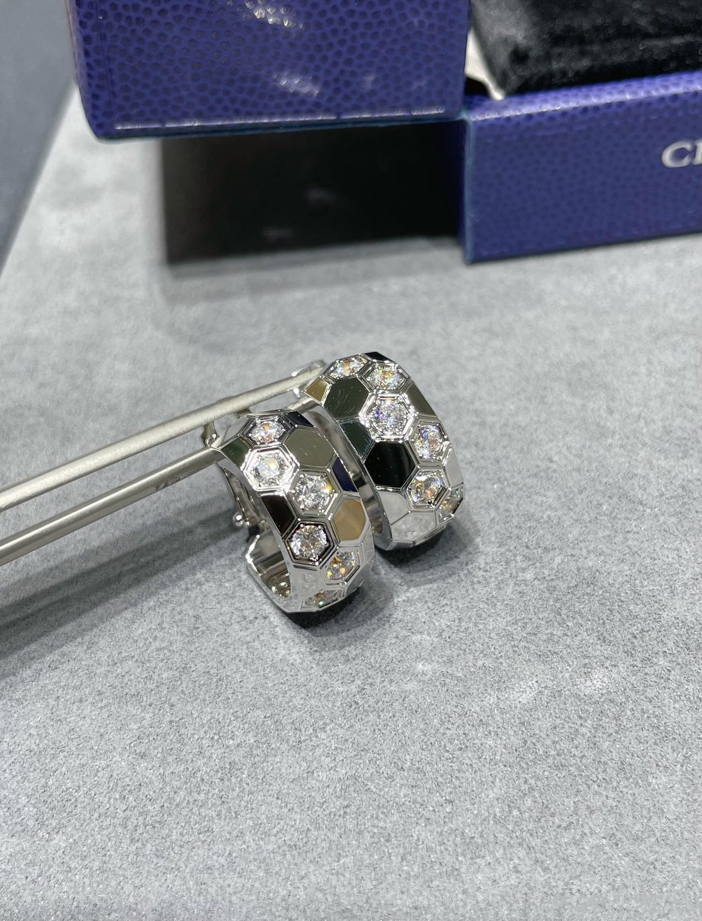 [Limara]BEE LOVE DIAMOND HOOP EARRINGS