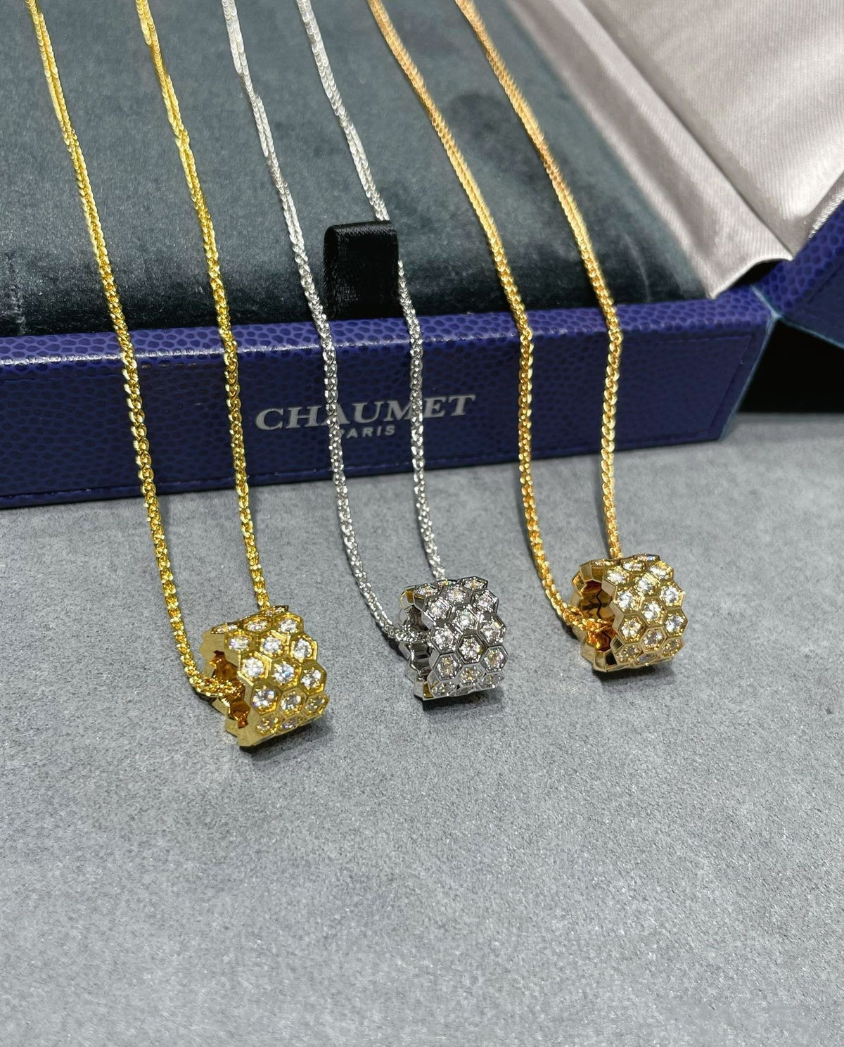 [Limara]BEE LOVE DIAMOND PAVED 3 ROW NECKLACE