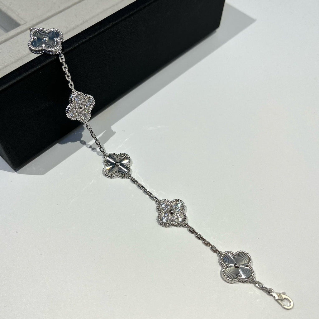 [Limara]LUCKY CLOVER 5-MOTIF BRACELET - LASER COLLECTION
