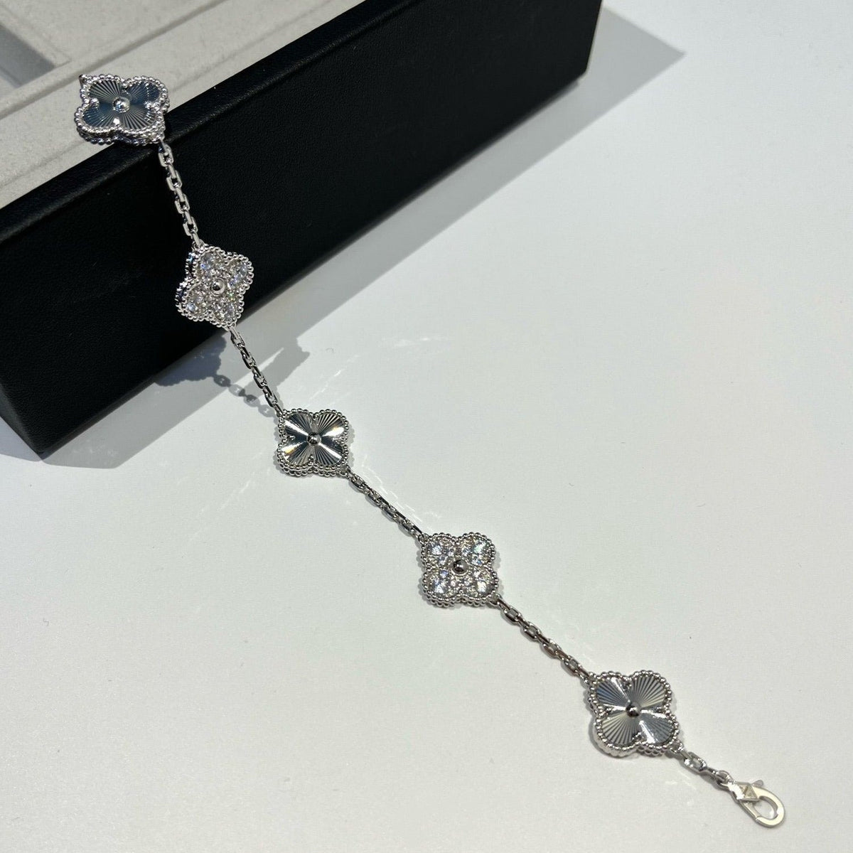[Limara]LUCKY CLOVER 5-MOTIF BRACELET - LASER COLLECTION