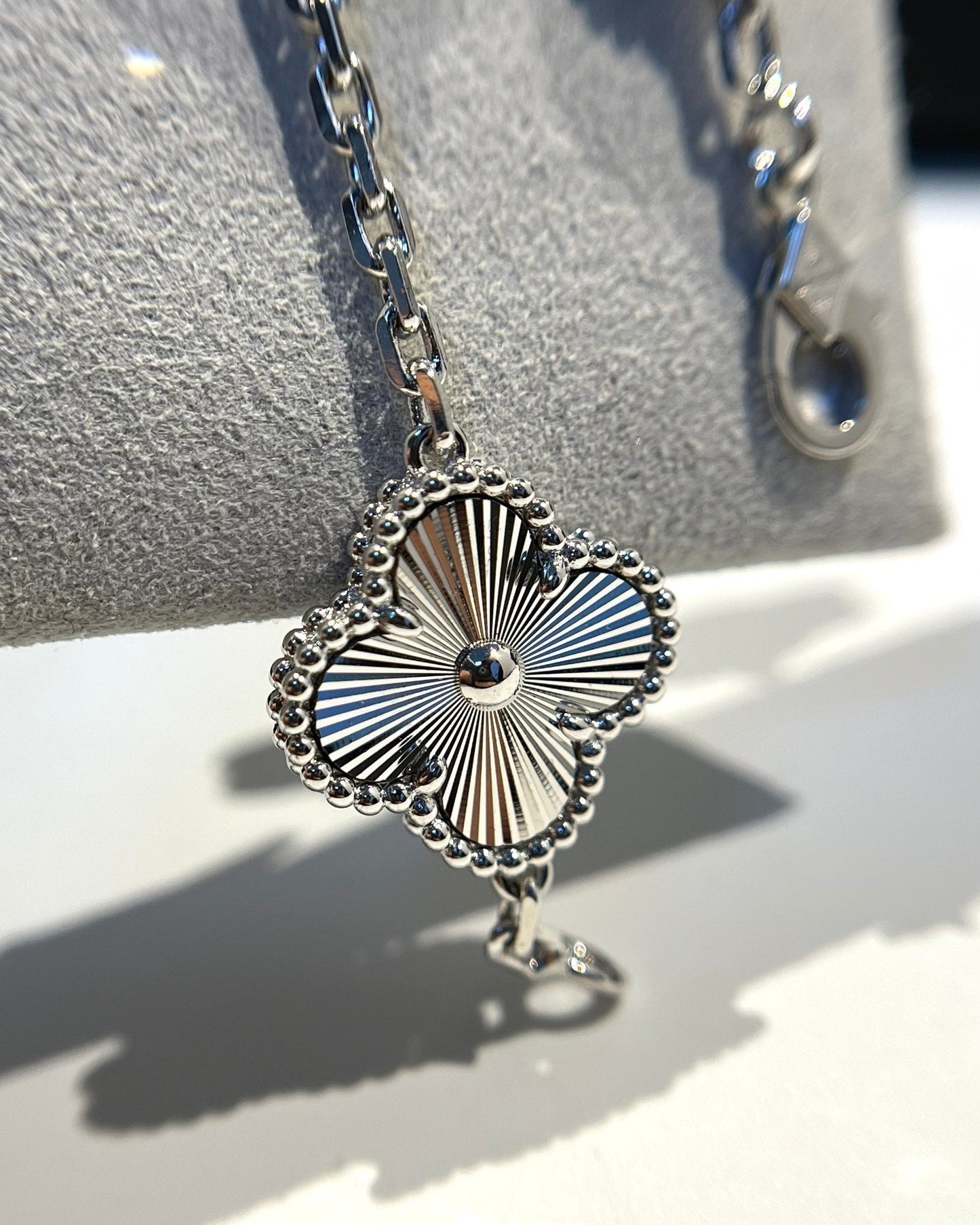 [Limara]LUCKY CLOVER 5-MOTIF BRACELET - LASER COLLECTION