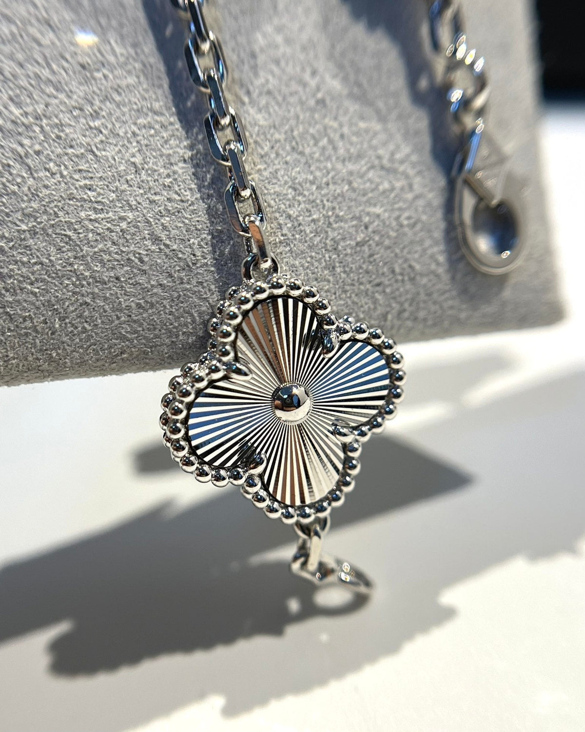 [Limara]LUCKY CLOVER 5-MOTIF BRACELET - LASER COLLECTION