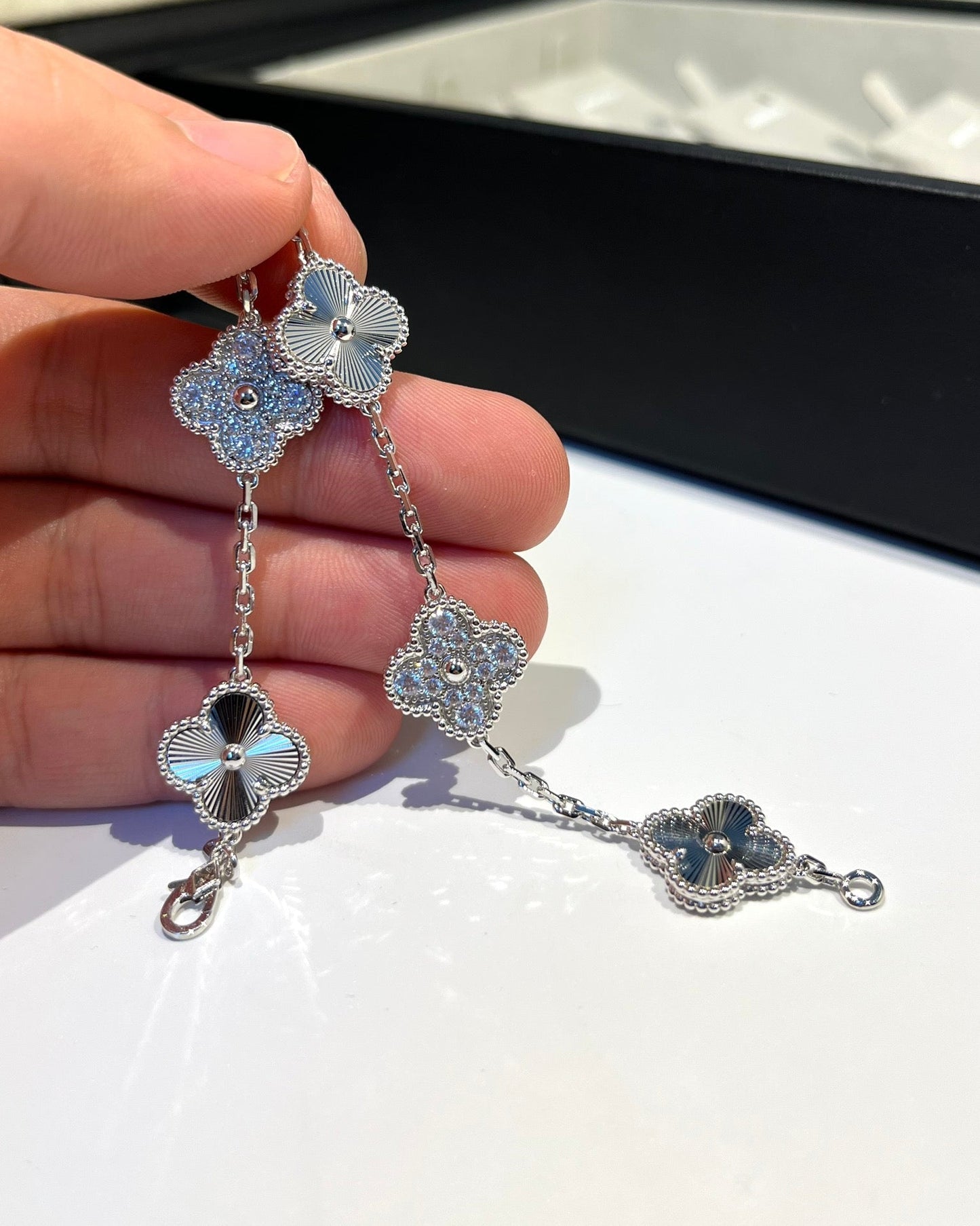 [Limara]LUCKY CLOVER 5-MOTIF BRACELET - LASER COLLECTION
