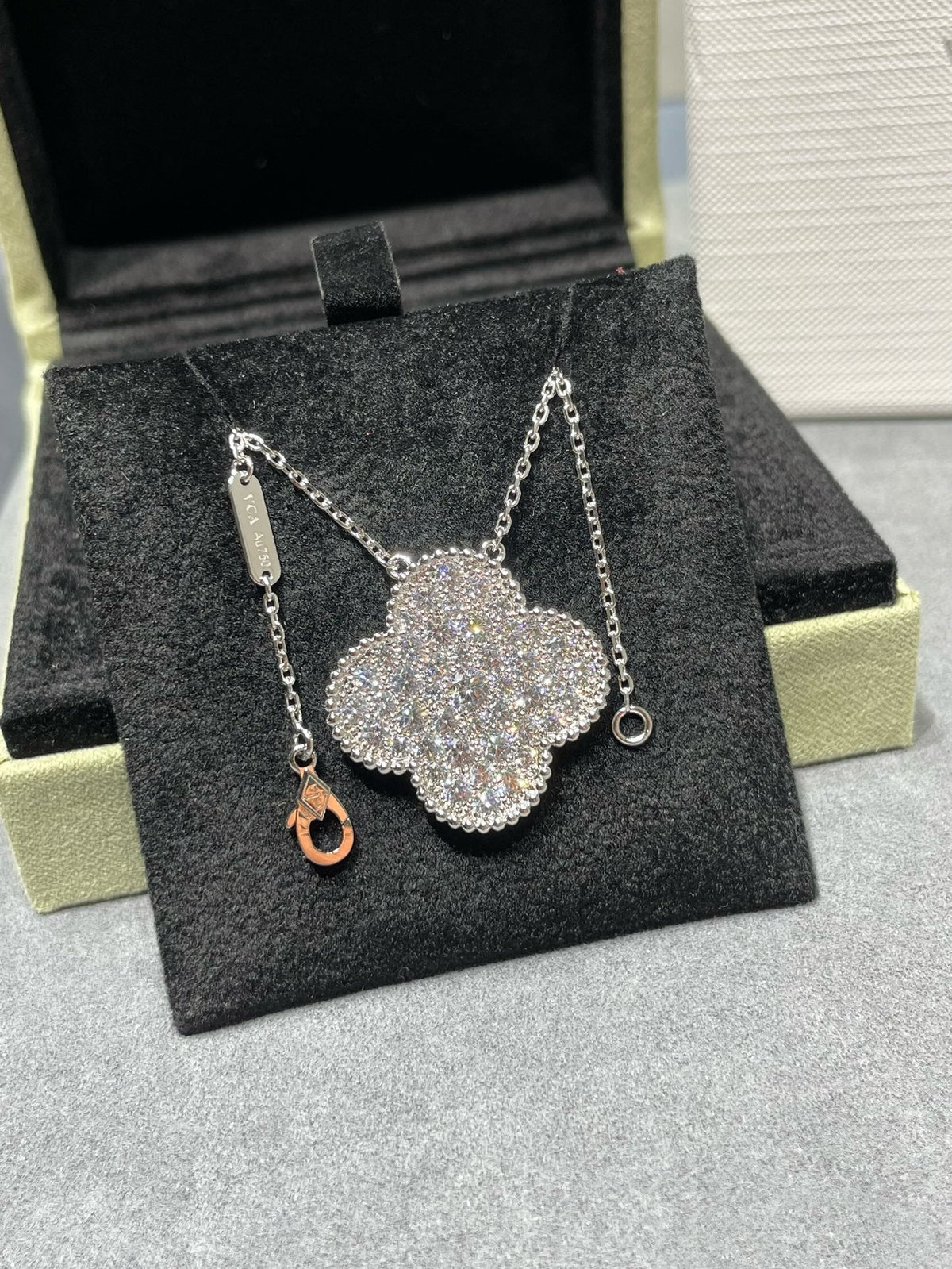 [Limara]CLOVER 25MM LARGE PENDANT DIAMOND PAVED SILVER NECKLACE