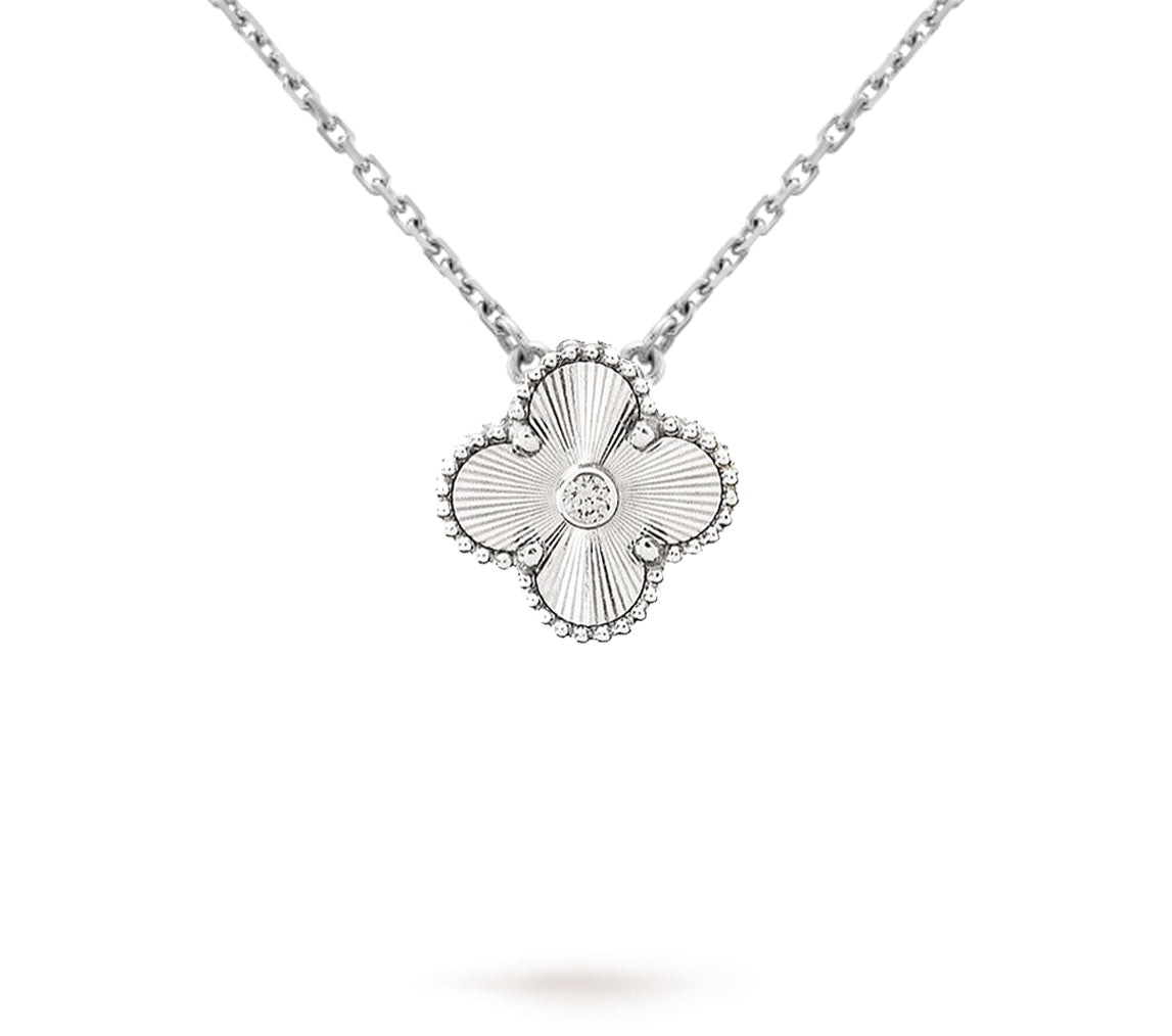 [Limara]LIMITED EDITION CHRISTMAS CLOVER FLOWER NECKLACE - 15MM ANNUAL COLLECTIBLE PENDANT