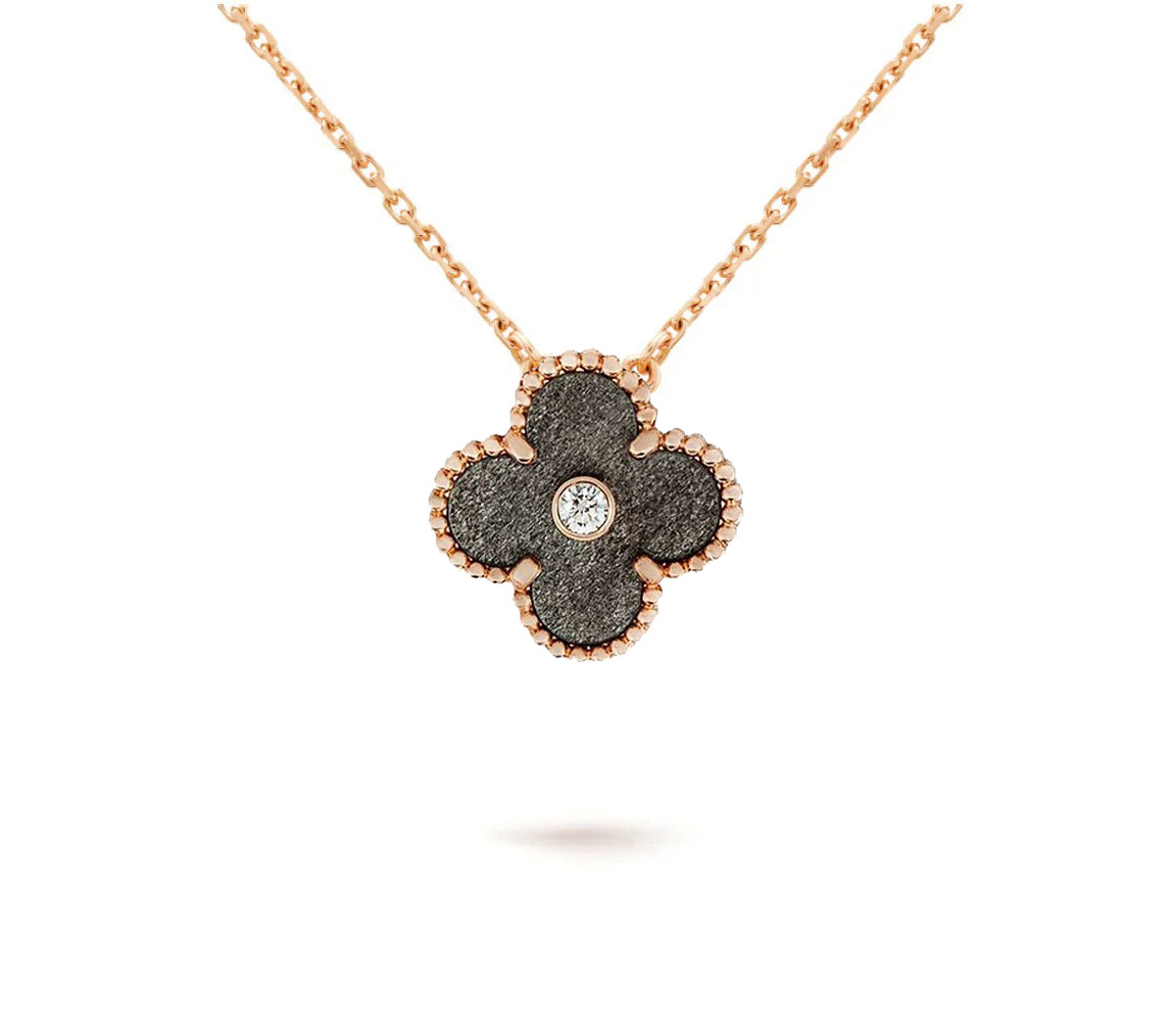 [Limara]LIMITED EDITION CHRISTMAS CLOVER FLOWER NECKLACE - 15MM ANNUAL COLLECTIBLE PENDANT
