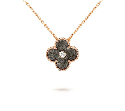 [Limara]LIMITED EDITION CHRISTMAS CLOVER FLOWER NECKLACE - 15MM ANNUAL COLLECTIBLE PENDANT