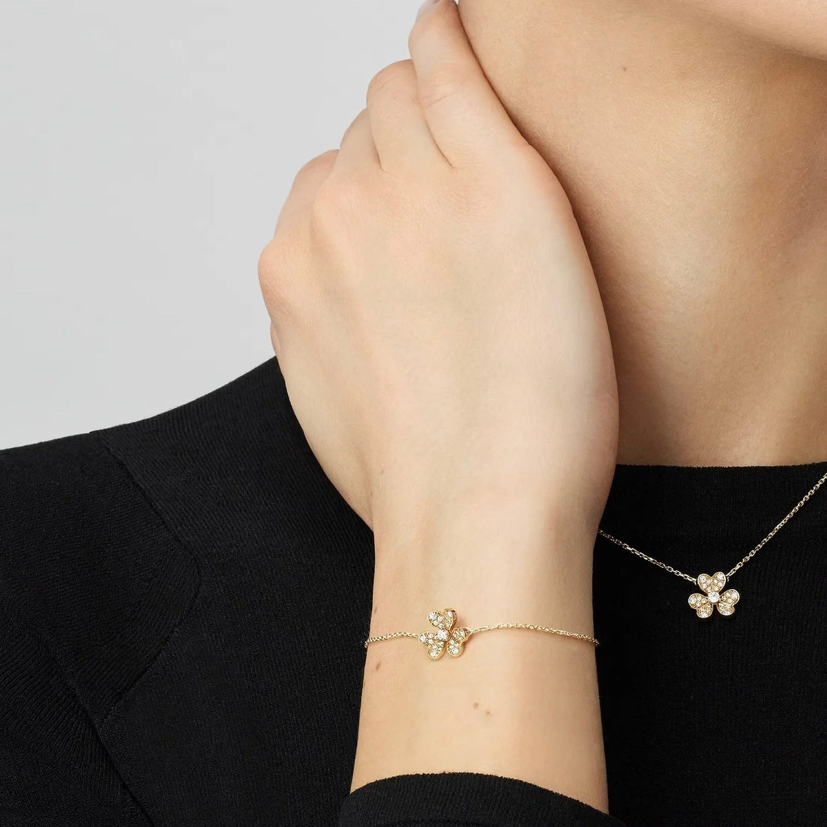 [Limara]LUMINOUS BLOSSOM SINGLE-MOTIF CHARM BRACELET