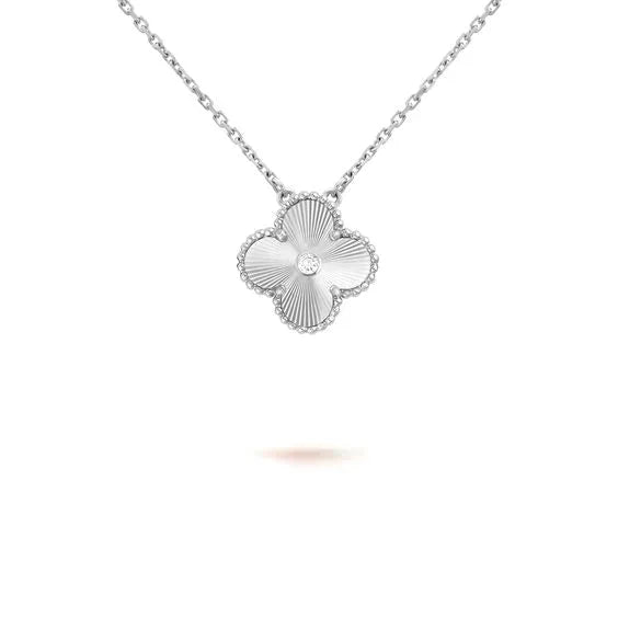 [Limara] CLOVER  15MM DIAMOND LASER NECKLACE SILVER