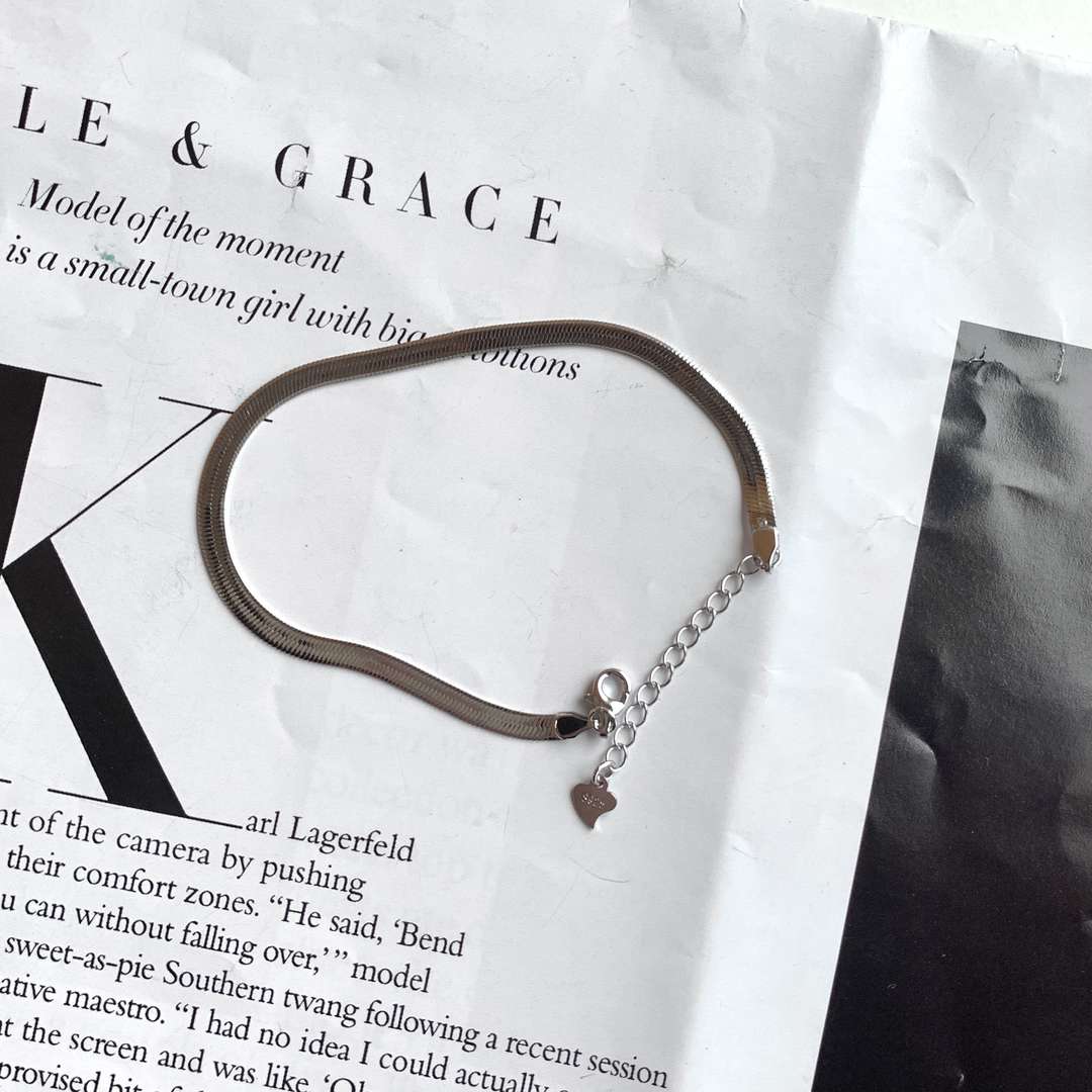 [Limara]Flat Snake Bone Chain Blade Necklace