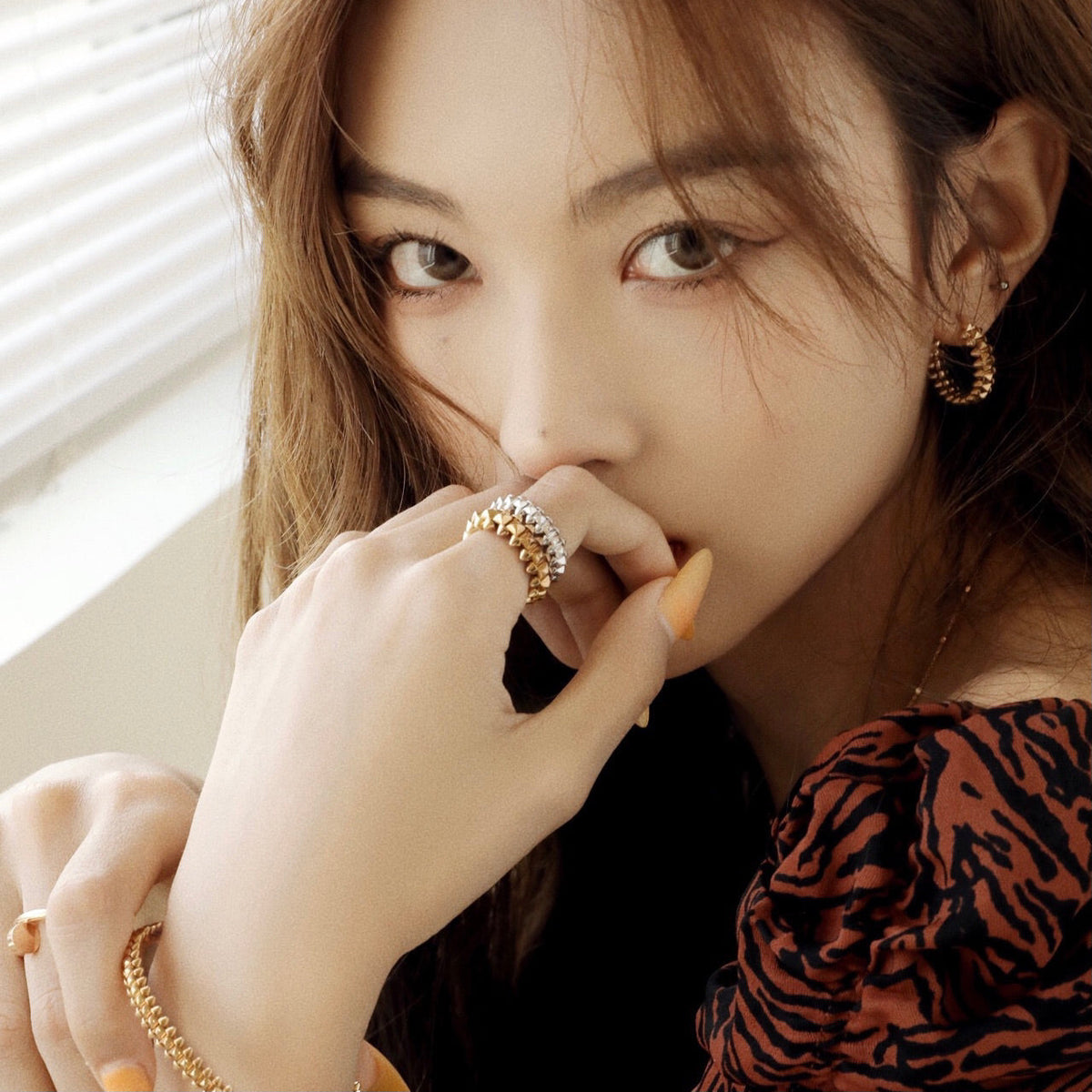 [Limara] CLASH SMALL HOOP EARRINGS