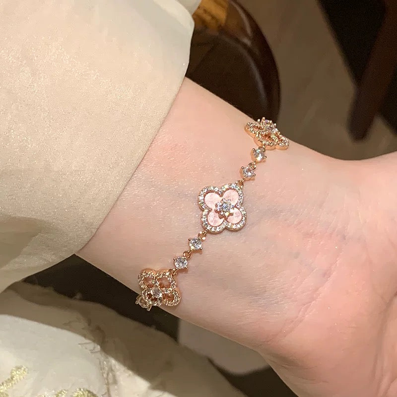 [Limara] CLOVER 5 MOTIF PINK BLUE RED WHITE BRACELET
