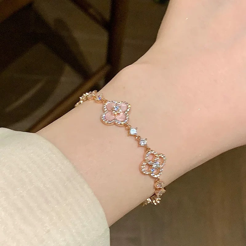 [Limara] CLOVER 5 MOTIF PINK BLUE RED WHITE BRACELET