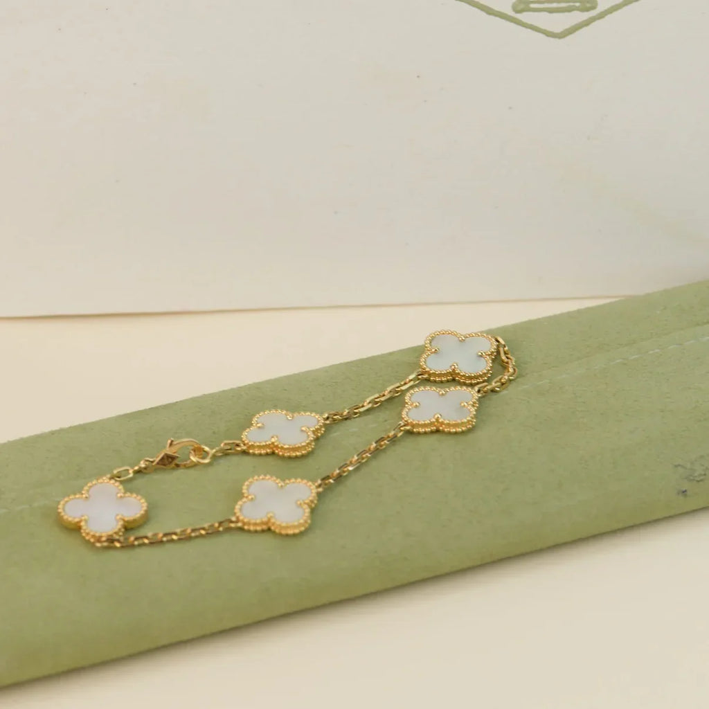 [Limara]LUCKY CLOVER 5-MOTIF-ARMBAND – WEISSES PERLMUTT-KOLLEKTION