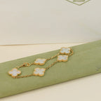 [Limara]LUCKY CLOVER 5-MOTIF-ARMBAND – WEISSES PERLMUTT-KOLLEKTION