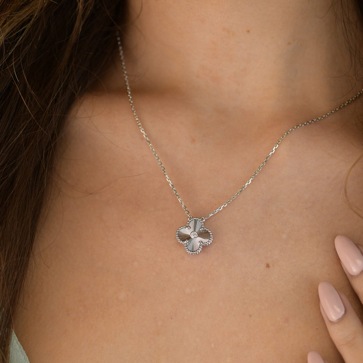 [Limara] CLOVER  15MM DIAMOND LASER NECKLACE SILVER