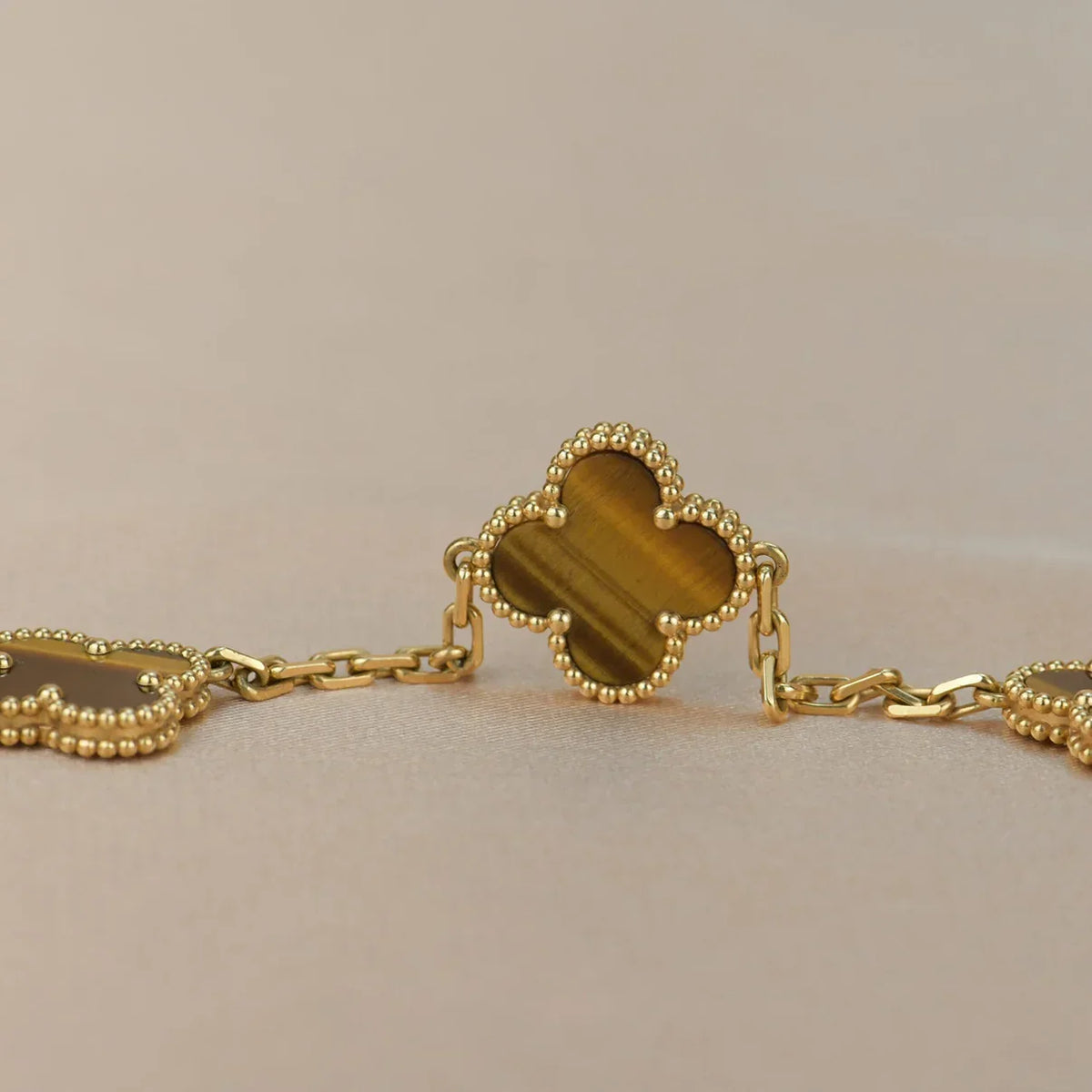 [Limara]LUCKY CLOVER 5-MOTIF BRACELET -  TIGER’S EYE COLLECTION