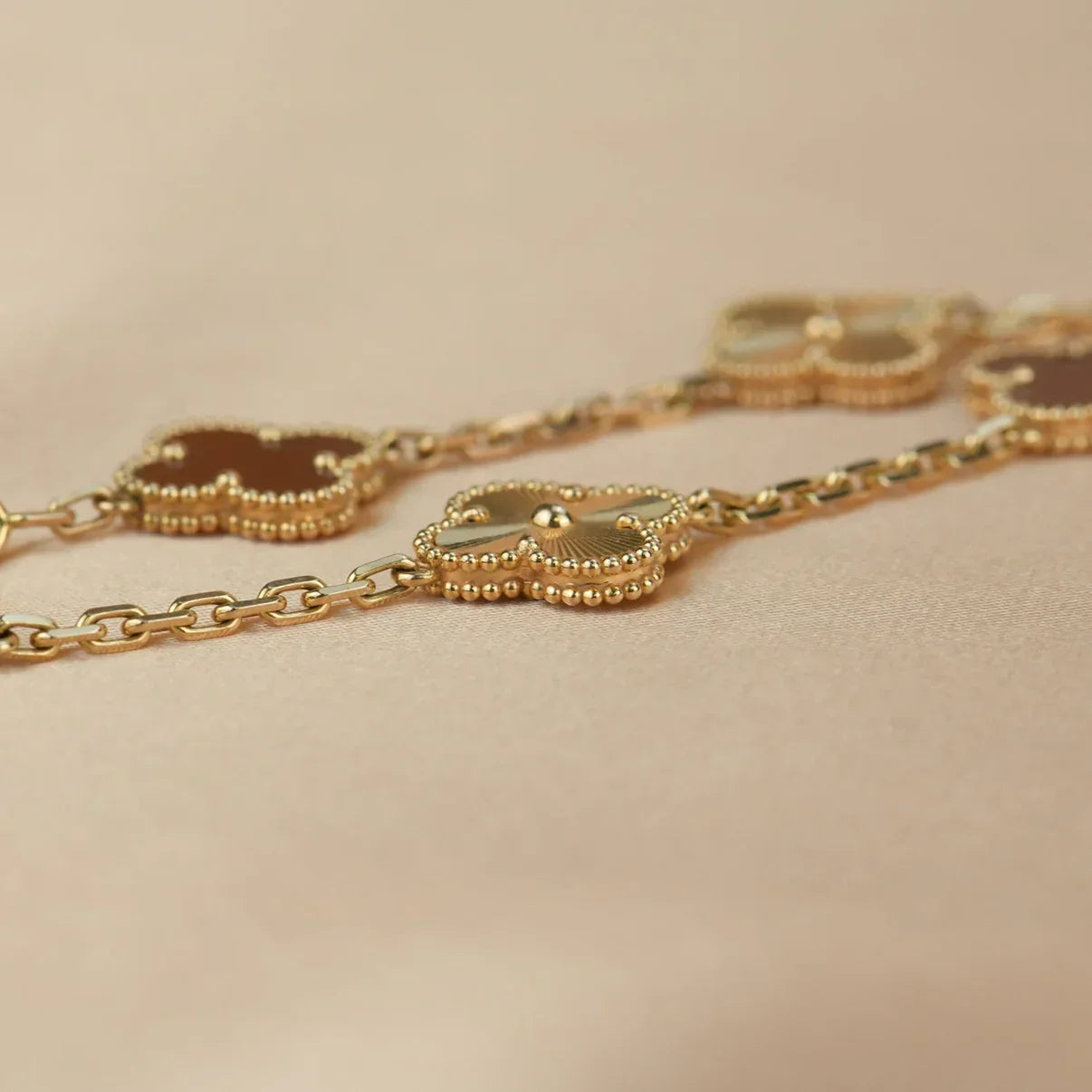 [Limara]LUCKY CLOVER 5-MOTIF BRACELET - RED CARNELIAN COLLECTION