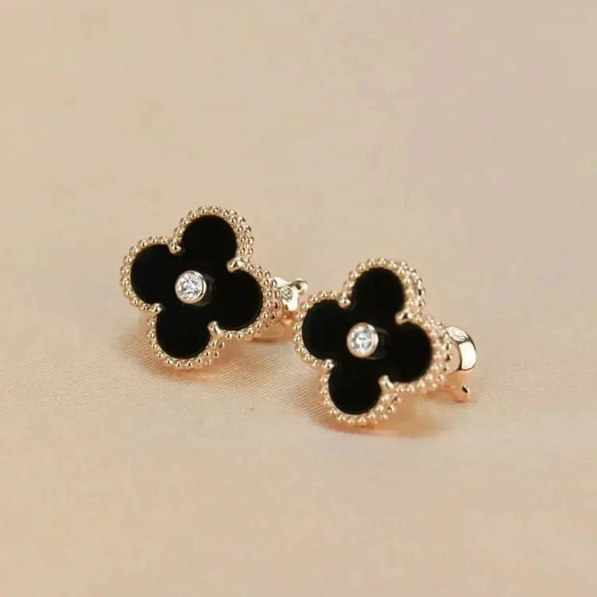 [Limara]CLOVER MEDIUM 1 MOTIFS ONYX DIAMOND EARRINGS