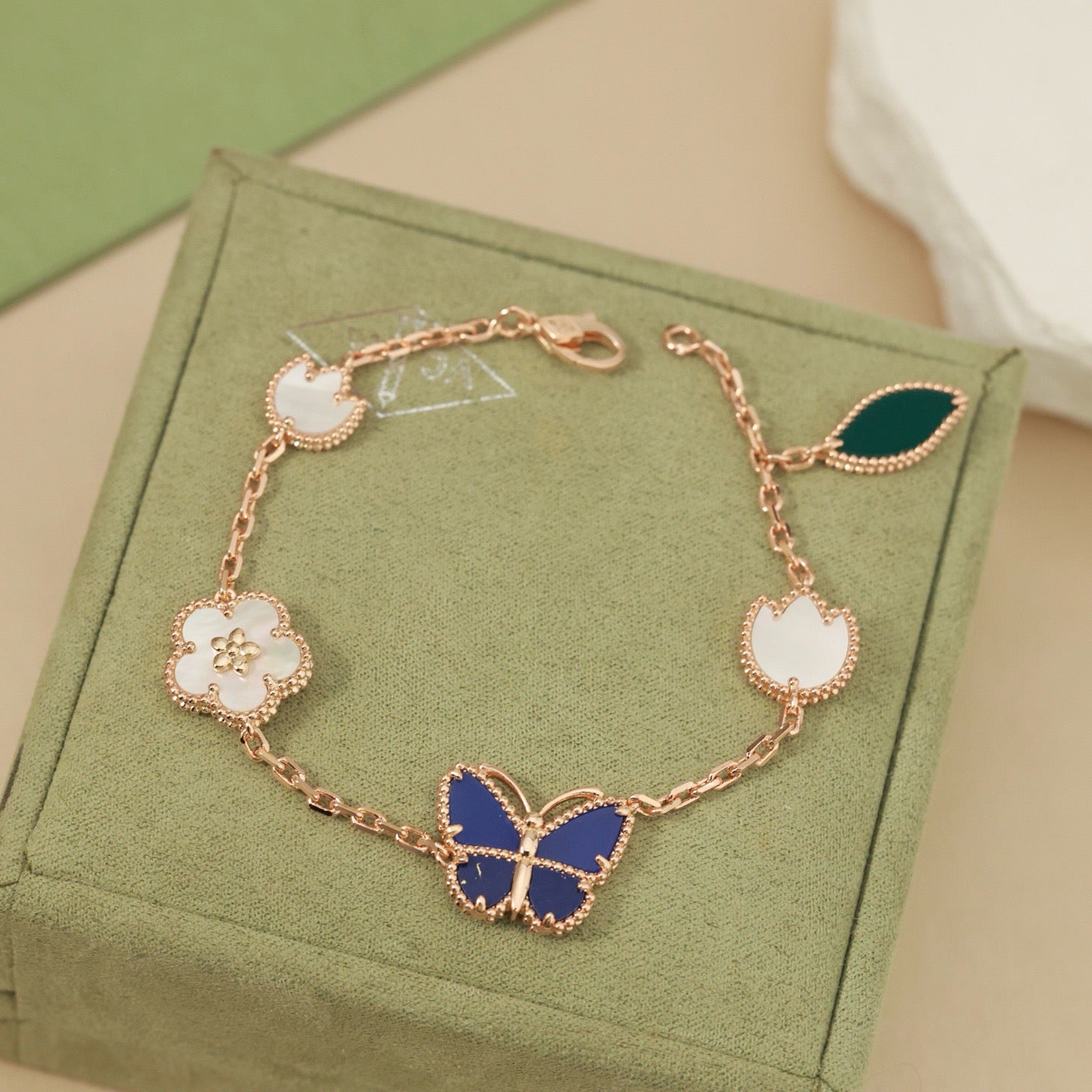 [Limara]SPRING ENCHANTMENT BUTTERFLY & FLORAL CHARM BRACELET