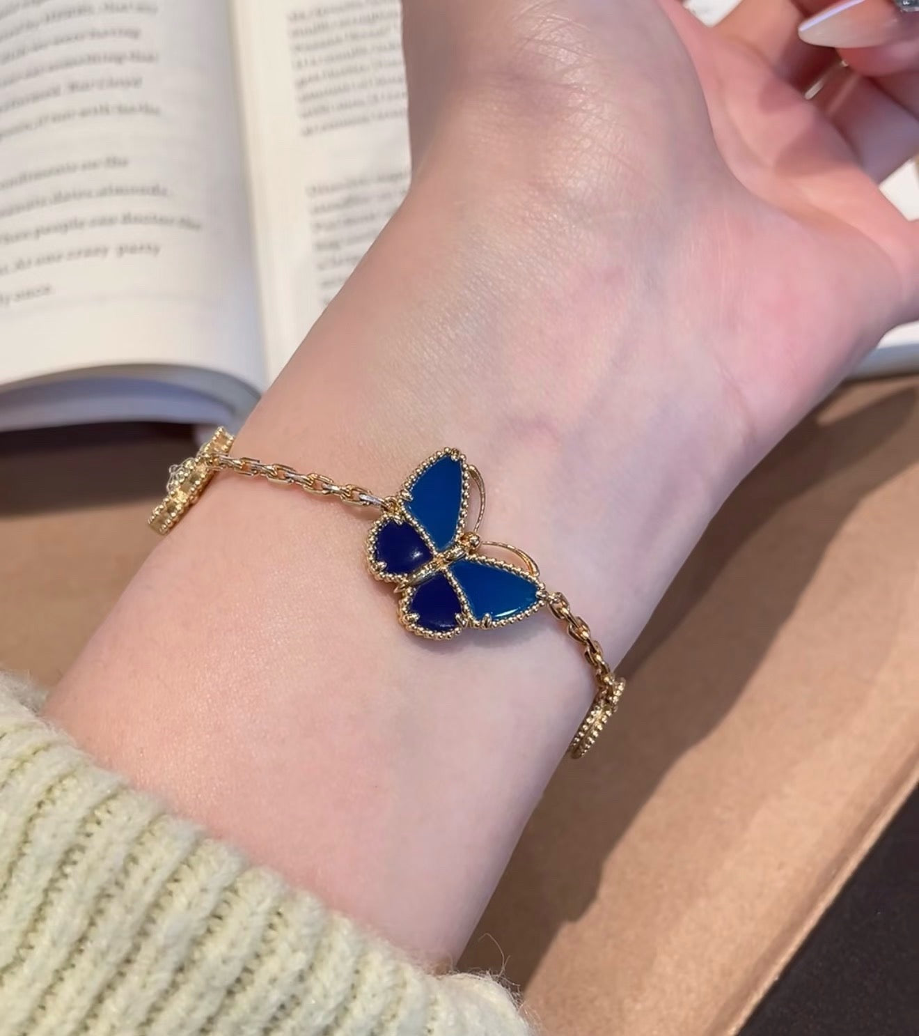 [Limara]SPRING ENCHANTMENT BUTTERFLY & FLORAL CHARM BRACELET