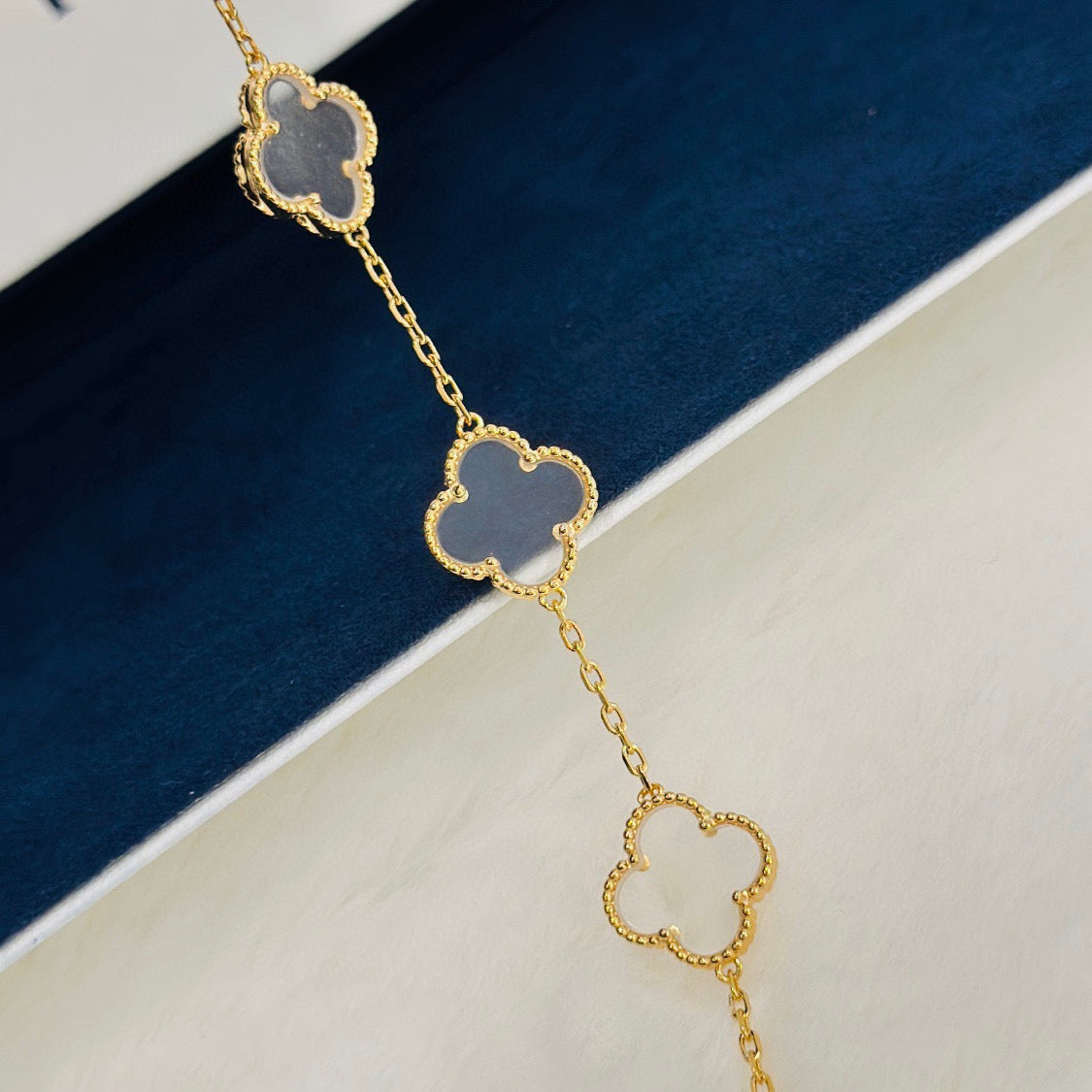 [Limara]CLOVER 5 MOTIF ROCK CRYSTAL BRACELET