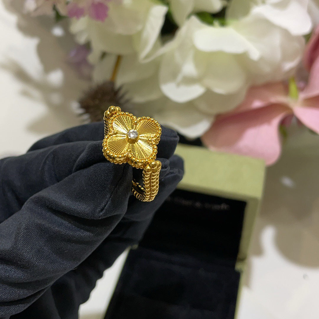 [Limara]LUCKY CLOVER GOLD REVERSIBLE RING