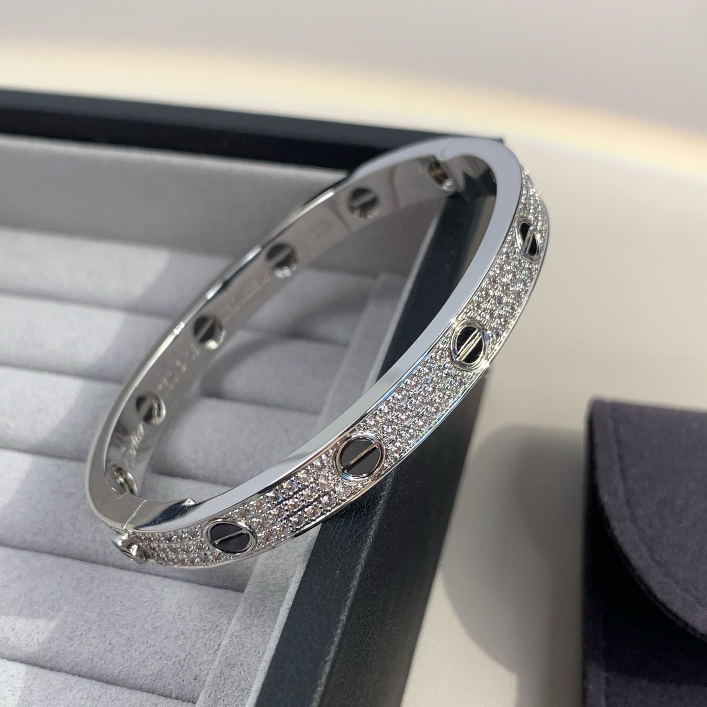 [Limara]CLASSIC 6.1MM LOVE BANGLE - DIAMOND PAVÉ & BLACK CERAMIC
