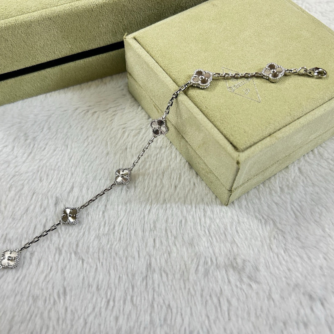 [Limara]CLOVER 6 MOTIF DIAMOND BRACELET