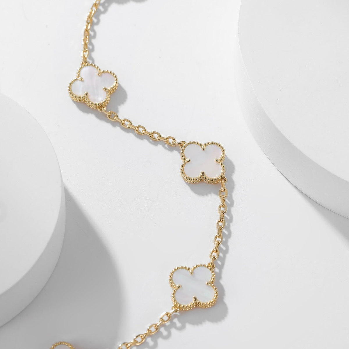[Limara] CLOVER 10 MOTIFS WHITE MOTHER OF PEARL NECKLACE