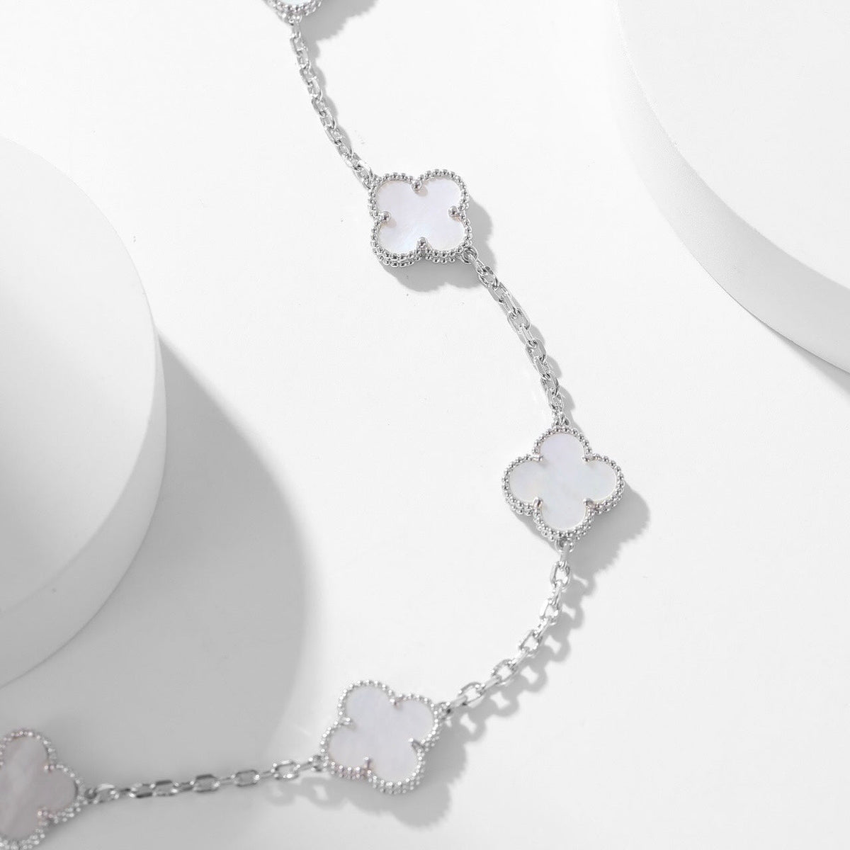 [Limara] CLOVER 10 MOTIFS WHITE MOTHER OF PEARL NECKLACE