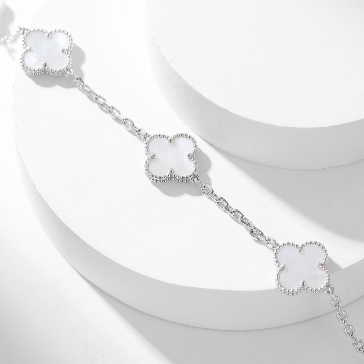 [Limara] CLOVER 10 MOTIFS WHITE MOTHER OF PEARL NECKLACE