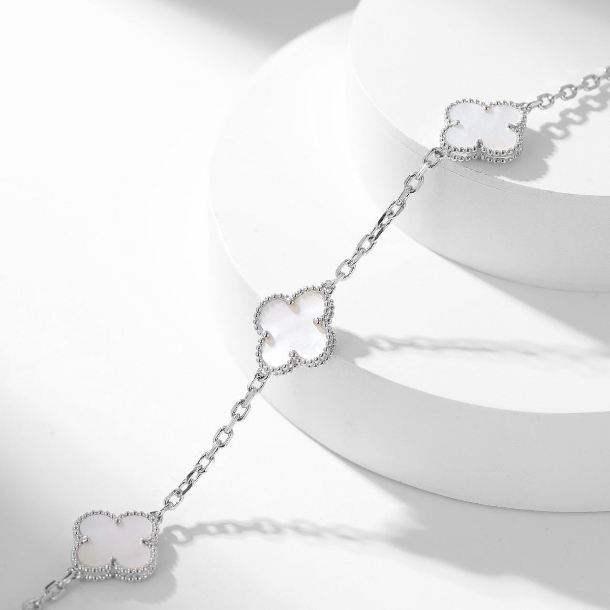 [Limara] CLOVER 10 MOTIFS WHITE MOTHER OF PEARL NECKLACE