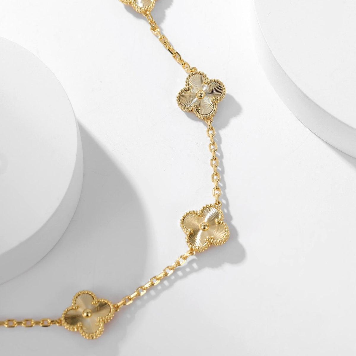 [Limara] CLOVER 10 MOTIFS LASER NECKLACE