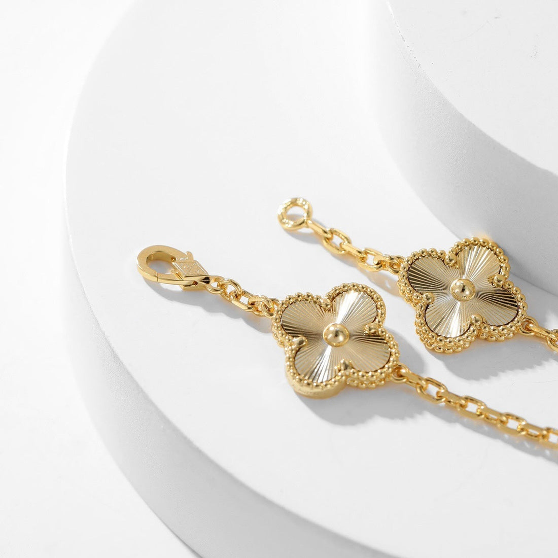 [Limara] CLOVER 10 MOTIFS LASER NECKLACE