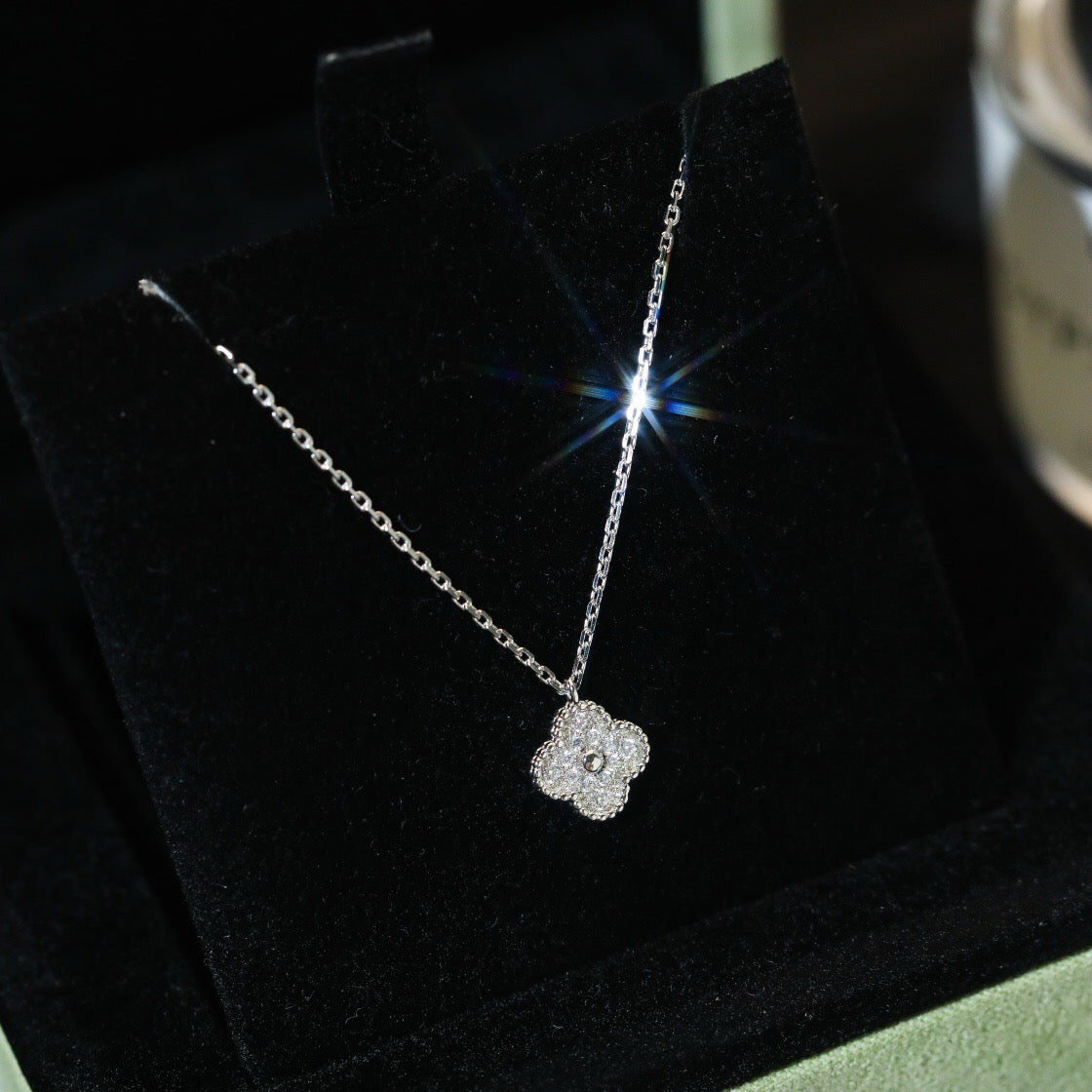 [Limara]CLOVER MINI 9.5MM PENDANT DIAMOND NECKLACE