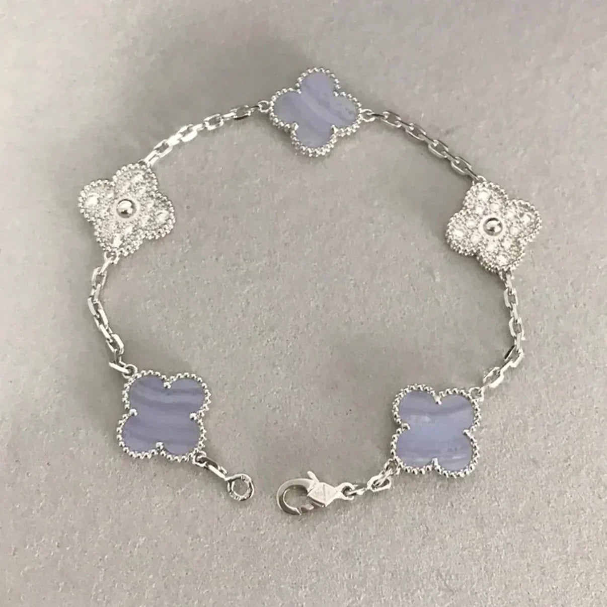 [Limara]LUCKY CLOVER 5-MOTIF BRACELET - PURPLE CHALCEDONY COLLECTION